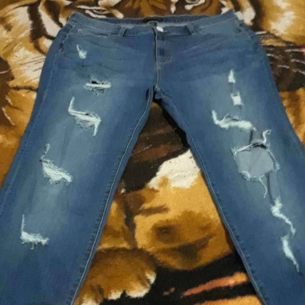 Ripped style blue Jeans
